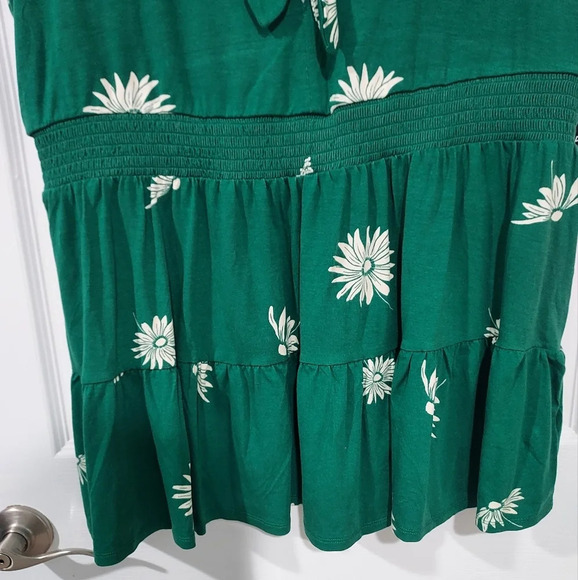 NWT Torrid Green Super Soft Tie Front Keyhole Babydoll Top in Size 2 - Picture 5 of 11